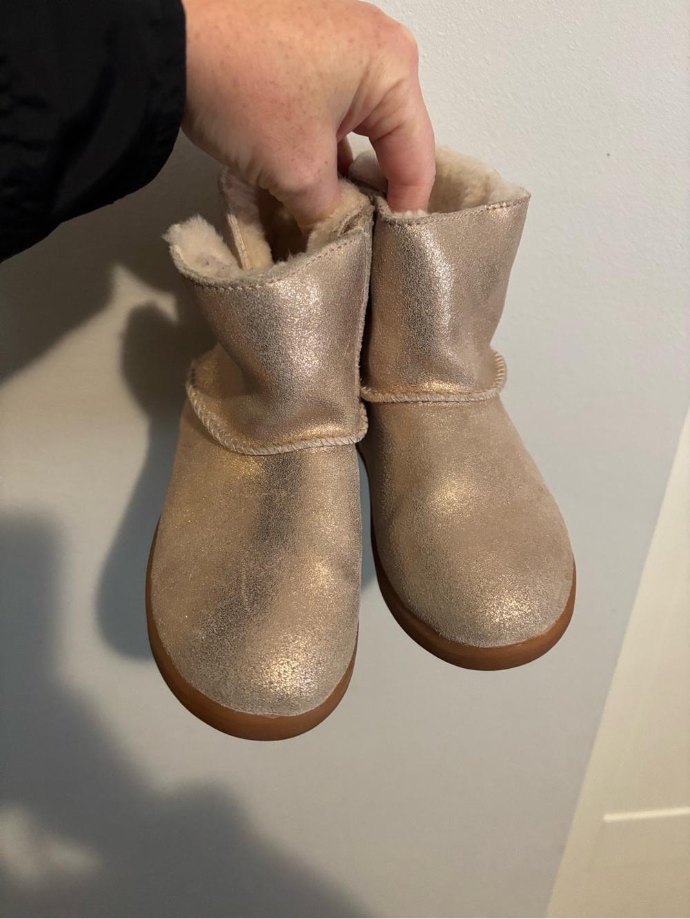 UGG Kids Metallic rose gold Shearling-Lined Boots